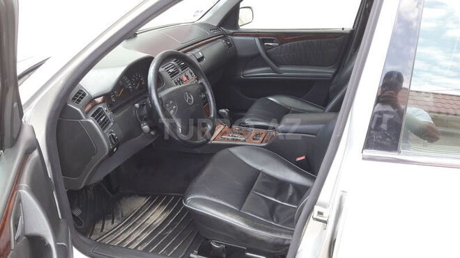 Mercedes E 240 2002, 245,000 km - 2.6 l - Lənkəran