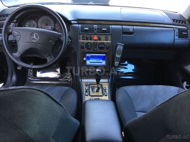 Mercedes E 220 2000, 239,000 km - 2.2 l - Bakı