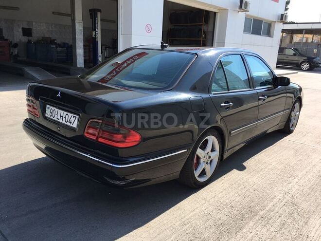 Mercedes E 220 2000, 239,000 km - 2.2 l - Bakı