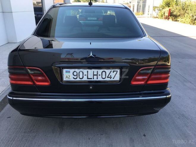 Mercedes E 220 2000, 239,000 km - 2.2 l - Bakı
