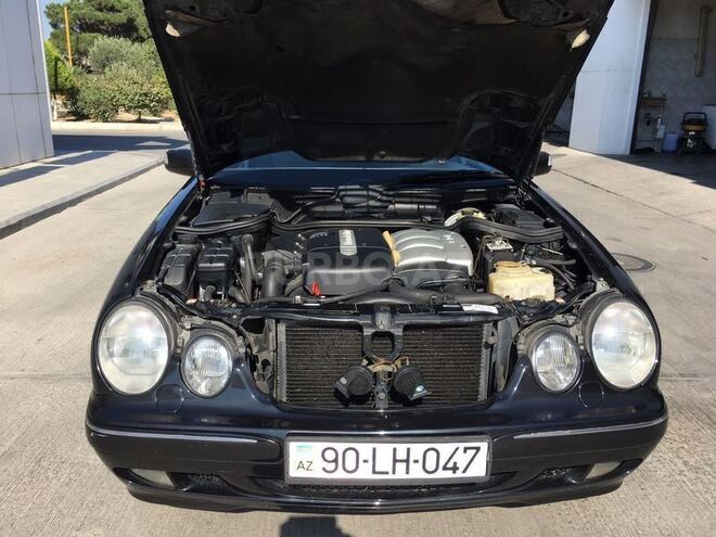 Mercedes E 220 2000, 239,000 km - 2.2 l - Bakı