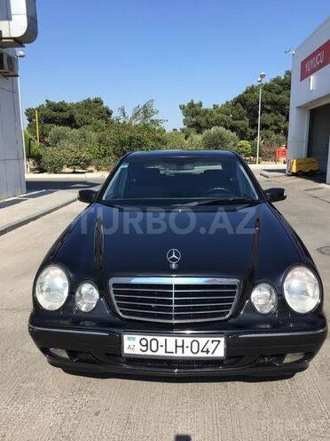 Mercedes E 220 2000, 239,000 km - 2.2 l - Bakı