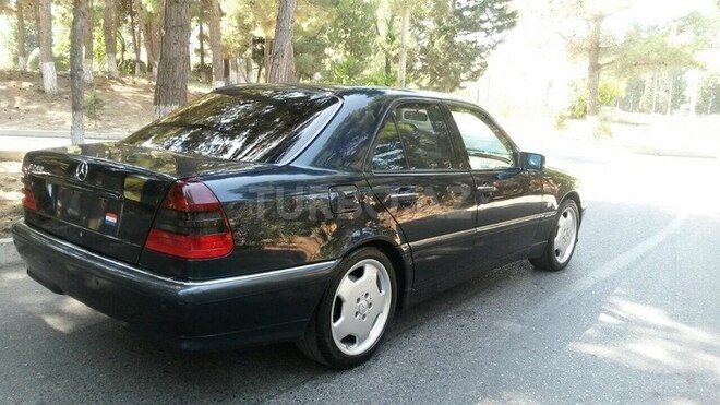 Mercedes C 240 1999, 186,000 km - 2.4 л - Xırdalan
