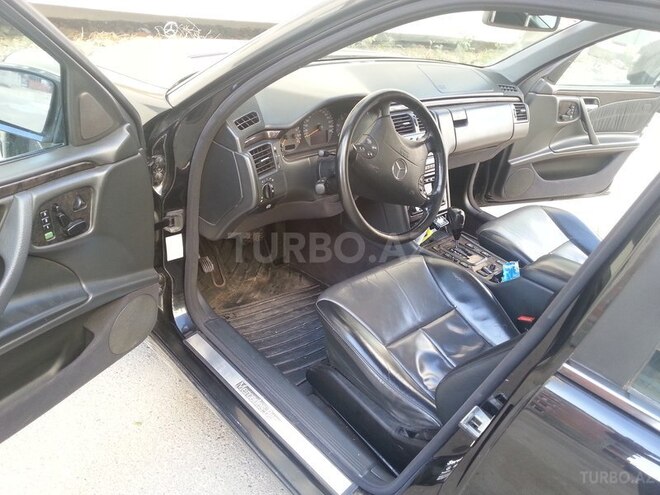 Mercedes E 220 2001, 205,000 km - 2.2 l - Bakı