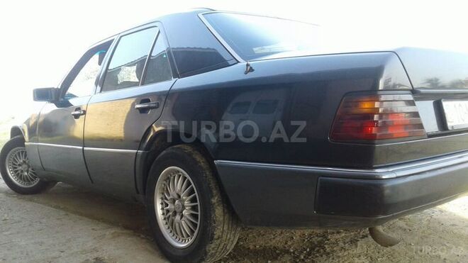 Mercedes E 290 1992, 390,000 km - 2.5 l - Biləsuvar