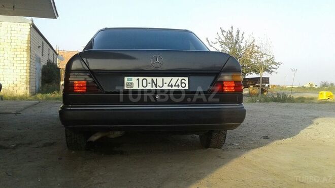 Mercedes E 290 1992, 390,000 km - 2.5 l - Biləsuvar