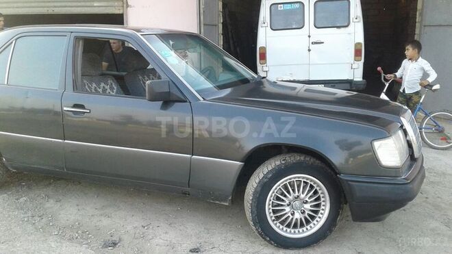 Mercedes E 290 1992, 390,000 km - 2.5 l - Biləsuvar
