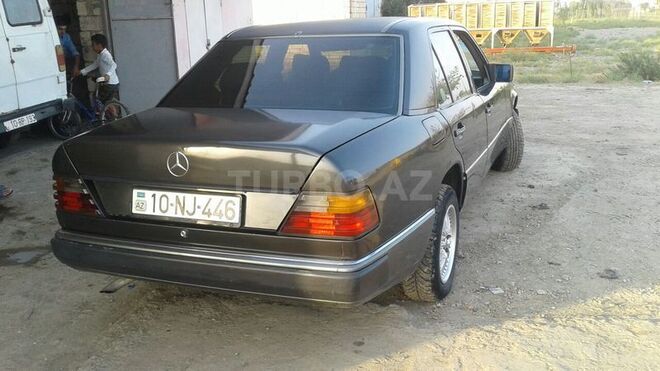 Mercedes E 290 1992, 390,000 km - 2.5 l - Biləsuvar