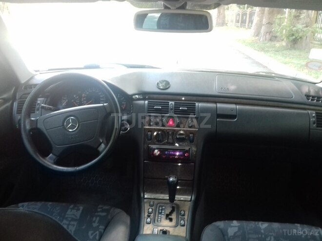 Mercedes E 240 1999, 305,000 km - 2.4 l - Mingəçevir