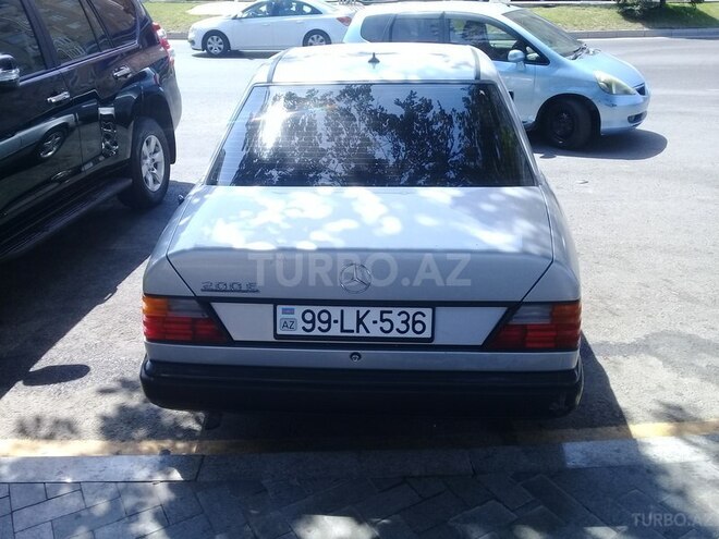 Mercedes E 200 1989, 333,359 km - 2.0 l - Bakı