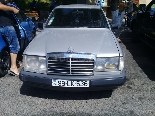 Mercedes E 200 1989, 333,359 km - 2.0 l - Bakı