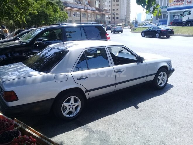Mercedes E 200 1989, 333,359 km - 2.0 l - Bakı