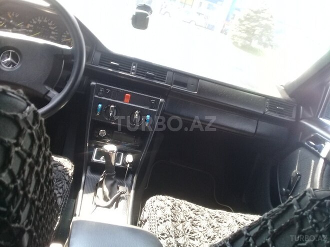 Mercedes E 200 1989, 333,359 km - 2.0 l - Bakı