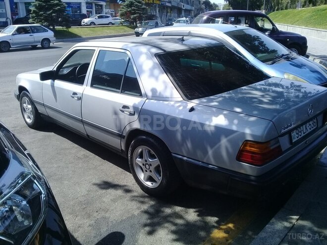 Mercedes E 200 1989, 333,359 km - 2.0 l - Bakı