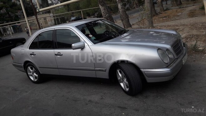 Mercedes E 200 1999, 225,000 km - 2.0 l - Bakı