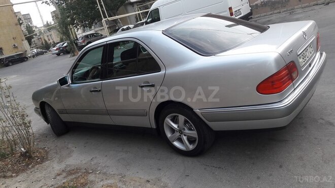 Mercedes E 200 1999, 225,000 km - 2.0 l - Bakı