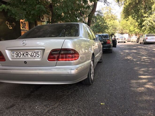 Mercedes E 220 2000, 385,000 km - 2.2 l - Bakı