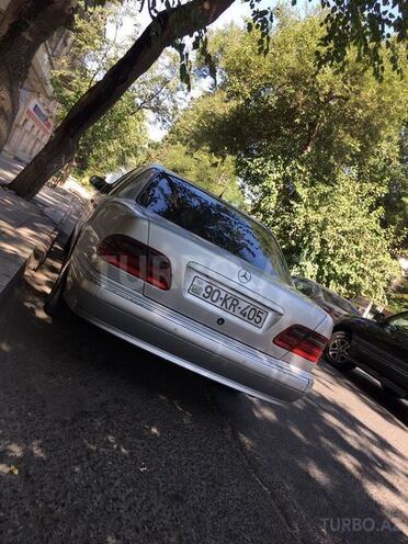 Mercedes E 220 2000, 385,000 km - 2.2 l - Bakı