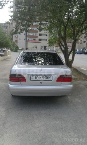 Mercedes E 240 1998, 286,820 km - 2.4 l - Bakı