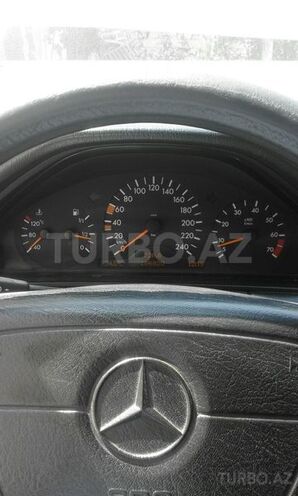 Mercedes E 240 1998, 286,820 km - 2.4 l - Bakı