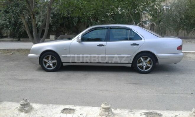 Mercedes E 240 1998, 286,820 km - 2.4 l - Bakı