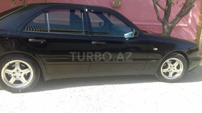 Mercedes E 200 1995, 2,851,231 km - 0.2 л - Bakı