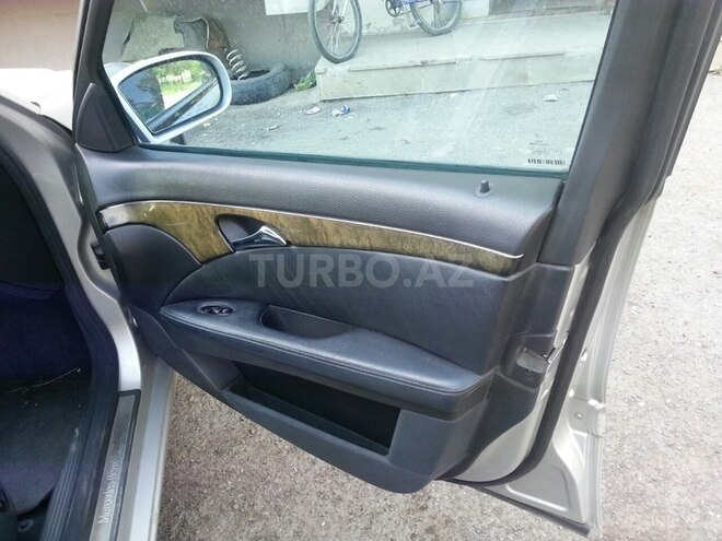 Mercedes E 240 2004, 135,000 km - 2.6 l - Bakı