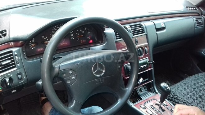 Mercedes E 220 1999, 345,005 km - 2.2 l - Bakı