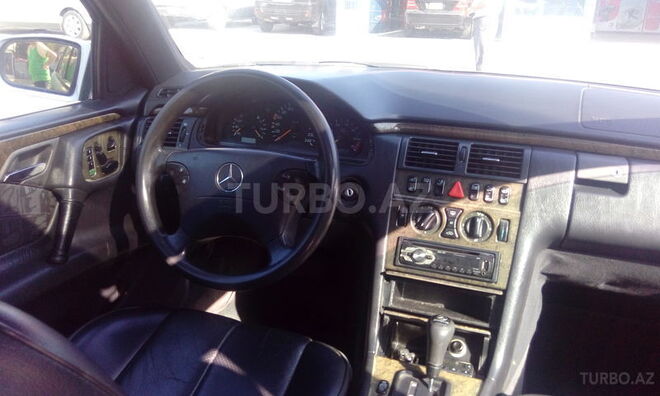 Mercedes E 230 1996, 300,000 km - 2.3 l - Sumqayıt