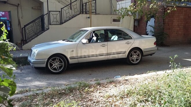 Mercedes E 240 1998, 247,108 km - 2.4 l - Mingəçevir