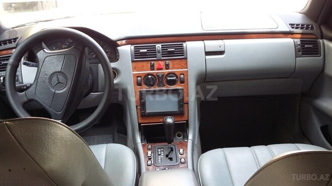Mercedes E 240 1998, 247,108 km - 2.4 l - Mingəçevir