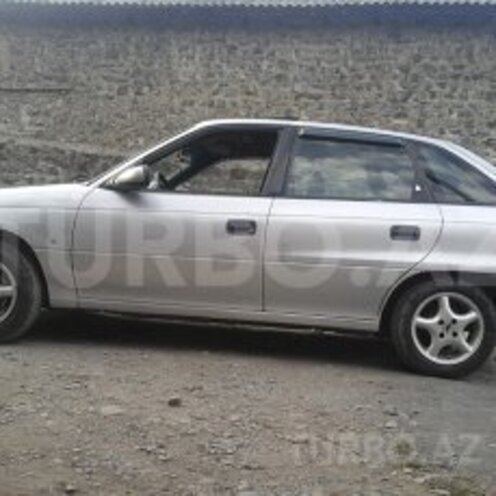 Opel Astra 1992, 210,000 km - 1.8 l - Qax