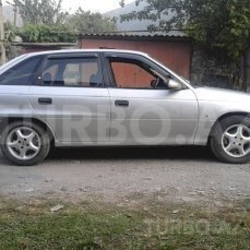 Opel Astra 1992, 210,000 km - 1.8 l - Qax
