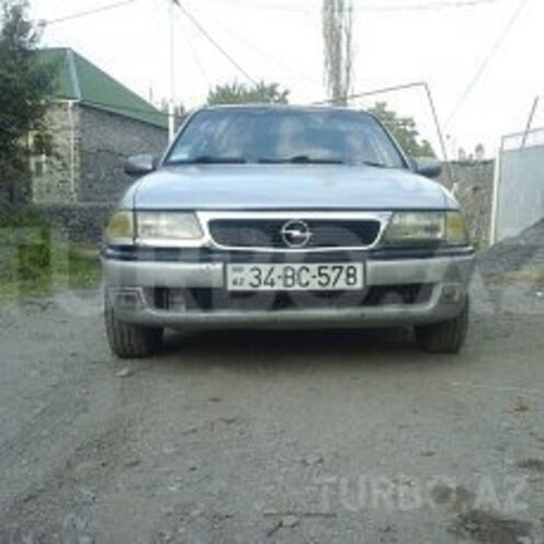 Opel Astra 1992, 210,000 km - 1.8 l - Qax