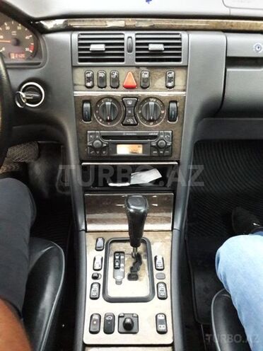 Mercedes E 320 2000, 267,000 km - 3.2 l - Bakı