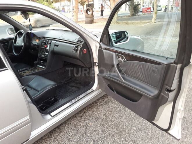 Mercedes E 320 2000, 267,000 km - 3.2 l - Bakı