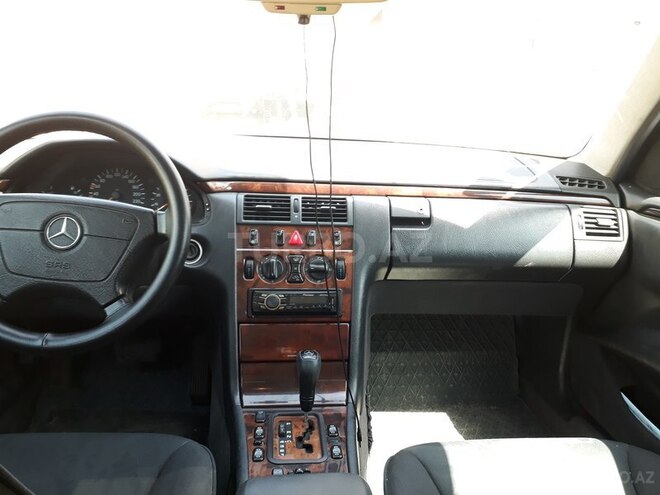 Mercedes E 200 1999, 253,000 km - 2.0 l - Bakı