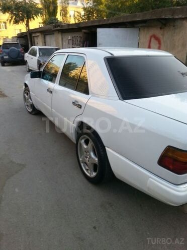 Mercedes E 200 1991, 345,000 km - 2.0 l - Bakı
