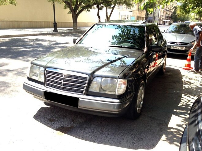 Mercedes E 220 1994, 315,000 km - 2.2 l - Bakı