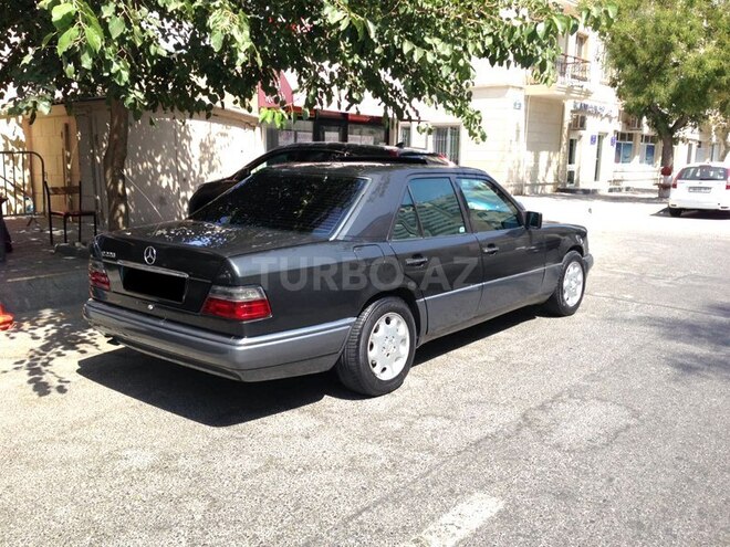 Mercedes E 220 1994, 315,000 km - 2.2 l - Bakı