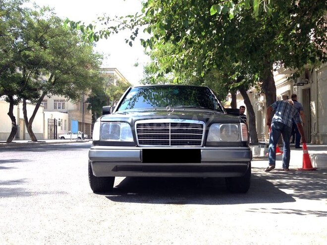 Mercedes E 220 1994, 315,000 km - 2.2 l - Bakı