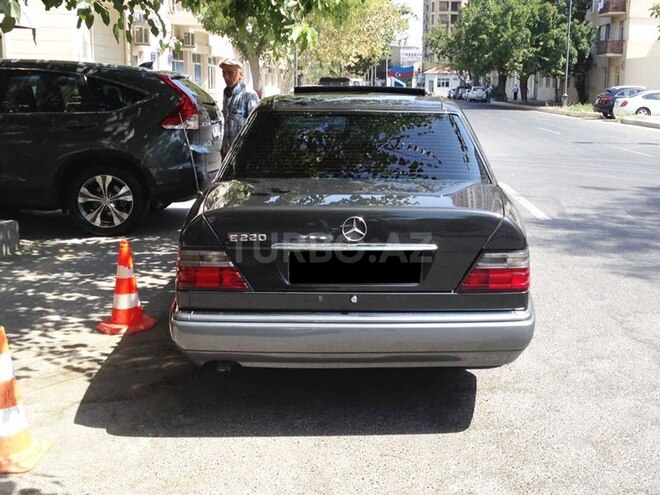 Mercedes E 220 1994, 315,000 km - 2.2 l - Bakı