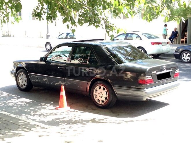 Mercedes E 220 1994, 315,000 km - 2.2 l - Bakı