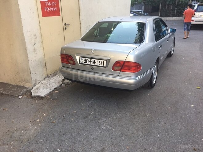 Mercedes E 240 1999, 302,000 km - 2.4 l - Bakı