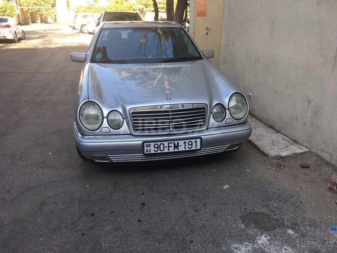 Mercedes E 240 1999, 302,000 km - 2.4 l - Bakı