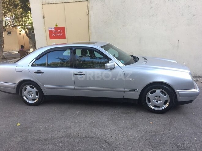Mercedes E 240 1999, 302,000 km - 2.4 l - Bakı
