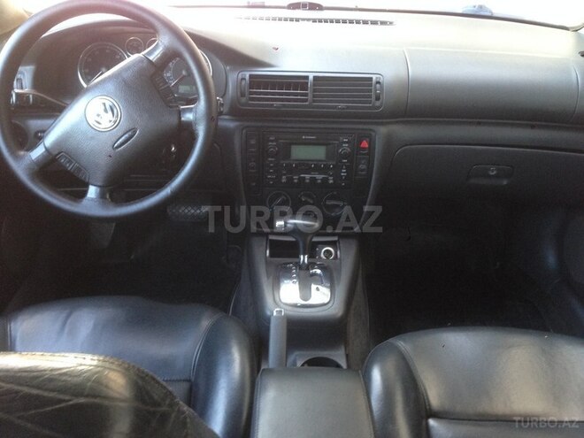 Volkswagen Passat 2004, 220,000 km - 2.0 l - Bakı