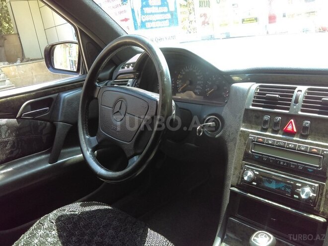 Mercedes E 240 1998, 215,161 km - 2.4 л - Bakı