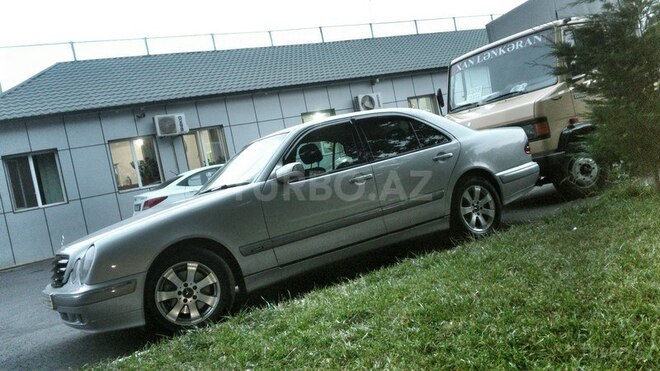 Mercedes E 270 1999, 242,069 km - 2.7 l - Bakı