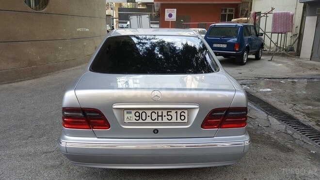 Mercedes E 220 1999, 310,000 km - 2.2 l - Bakı